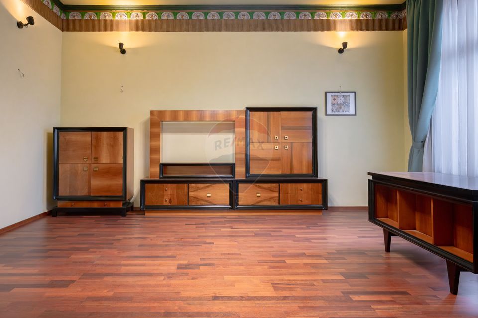 130 sqm Historic Property – Ideal for Living or Office