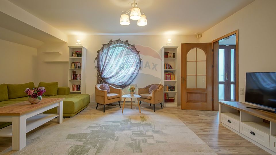 Proprietate cu stil la poalele muntelui - liniște și intimitate!