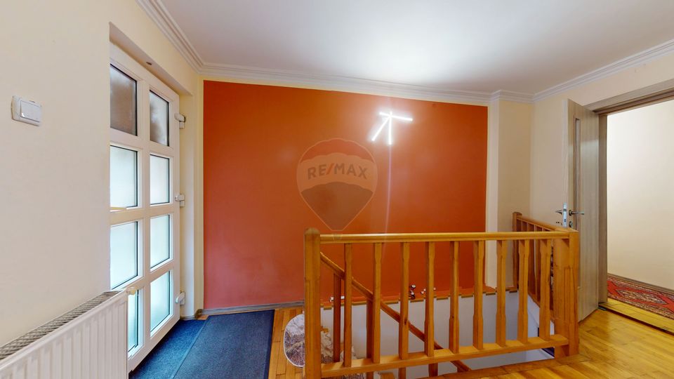 Casă / Vilă cu 9 camere de vânzare în zona Valea Cerbului comision 0%