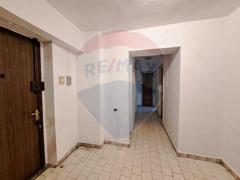 Apartament cu 3 camere de vanzare in zona Unirii