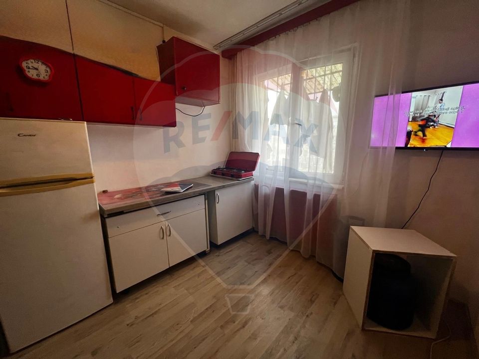 Vand garsoniera zona Vlaicu etajul 3