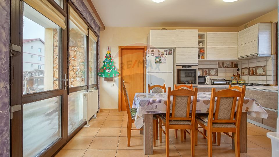 4 room House / Villa for sale, Tractorul area