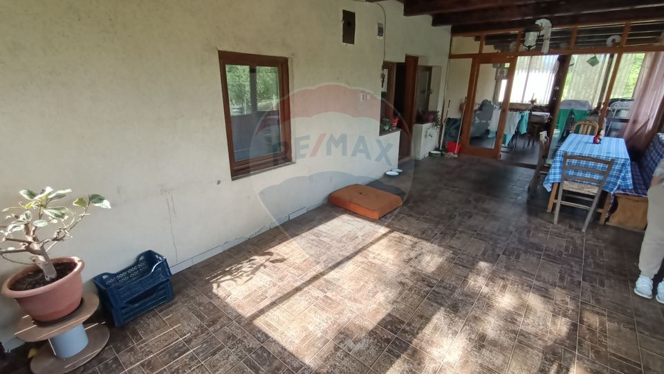 Casă de vânzare în stil vechi cu 3 camere si 3 arii în Cop. Manastur