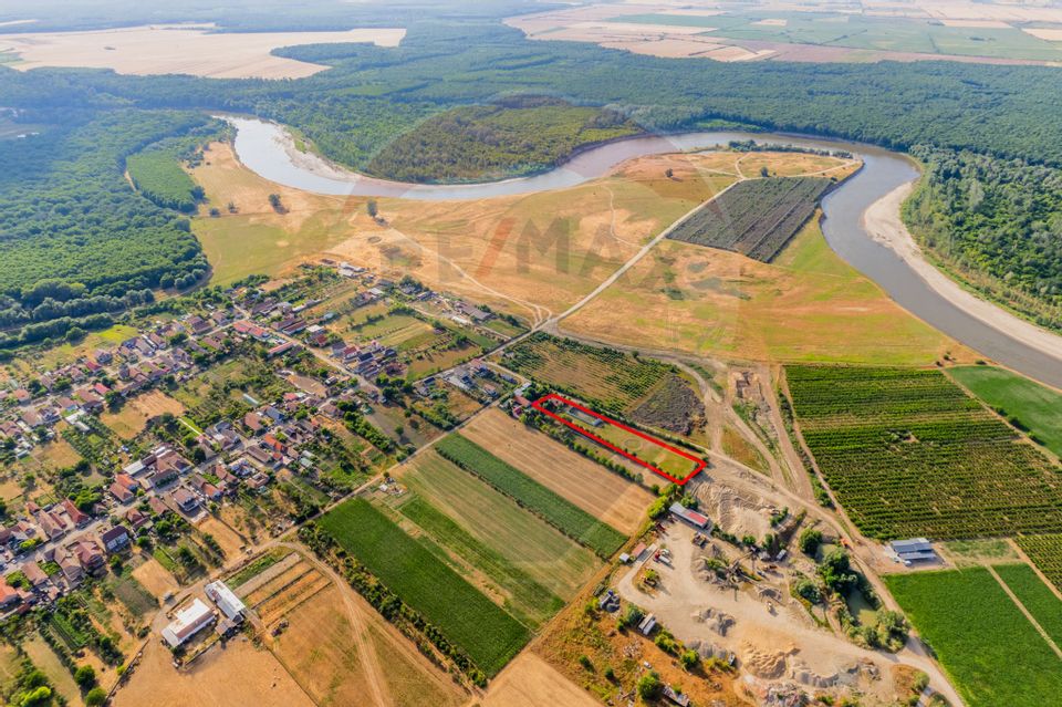 Teren intravilan de  4,000 mp in Zadareni
