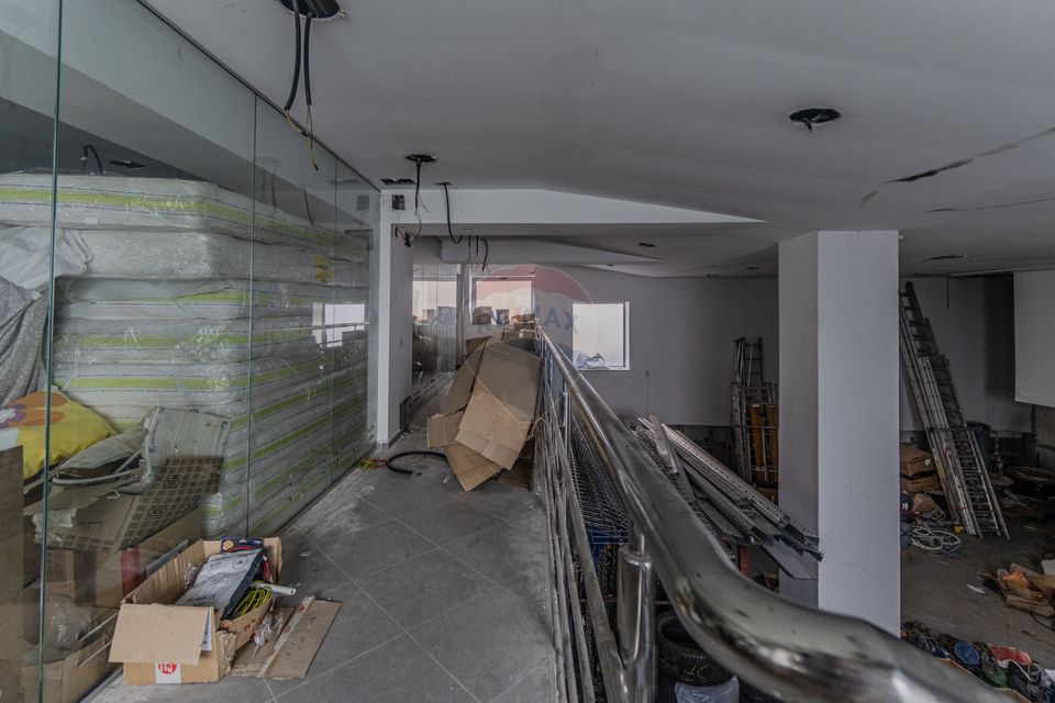 Cladire de 902 mp utili de vânzare, zona Grivitei - DN 13, COMISION 0