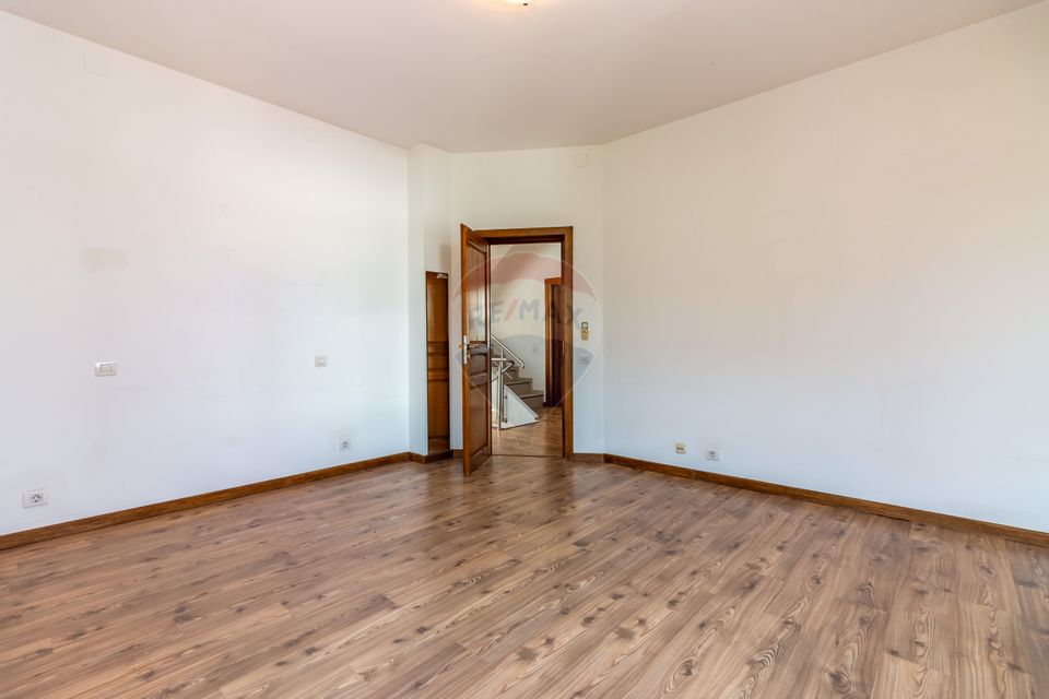 Casă / Vilă în Pipera de inchiriat, Iancu Nicolae, 5 x parcare