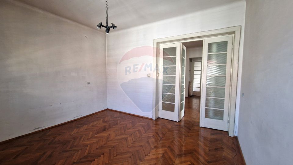 Apartament cu 4 camere de vânzare, Unirii