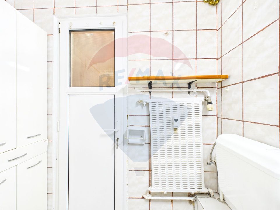 Apartament cu 4 camere de vânzare în zona Rahova