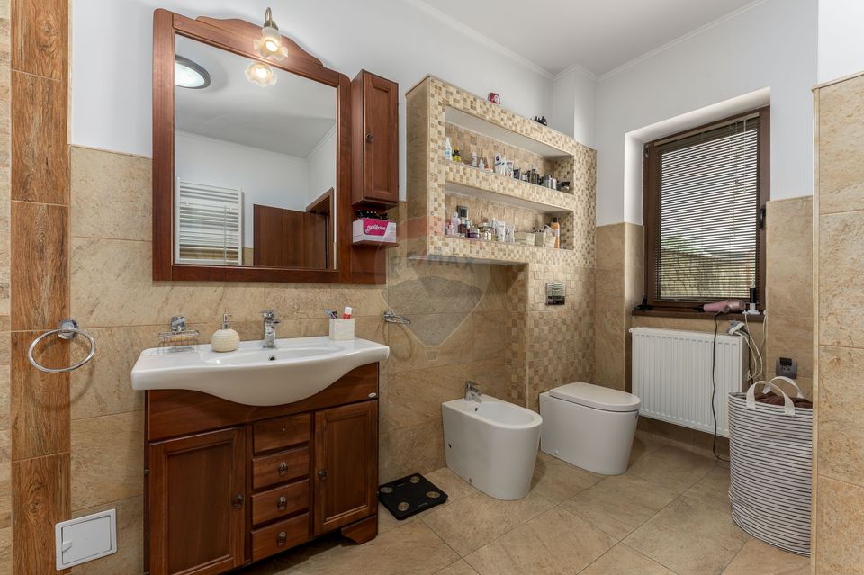 Oferta de sarbatori, discount 10% - Vilă cu parc, piscină și foișor