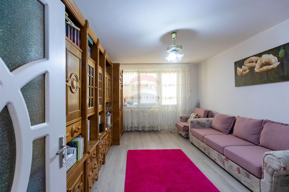 Apartament decomandat cu 2 camere de vânzare, str. Cornișa Bistriței
