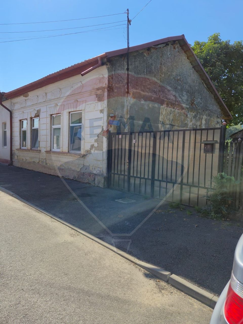 Casă / Vilă cu 4 camere de vânzare în zona Sud-Est