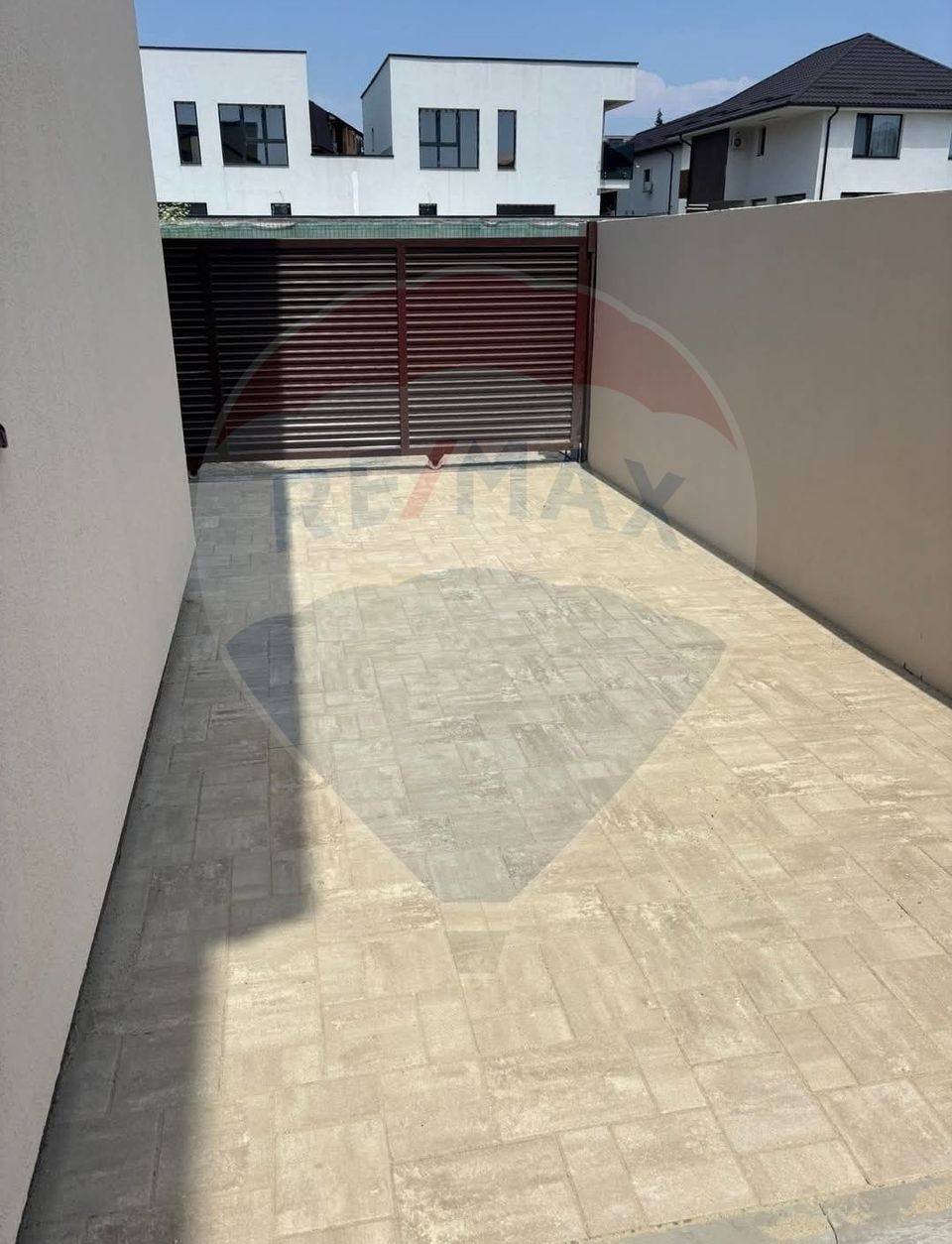 House for sale with 5 rooms and courtyard – Bragadiru