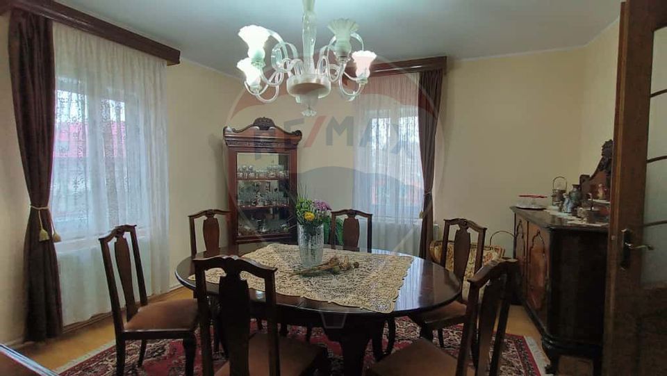 Casă cu piscină de vânzare în zona Piața Centrală Galați