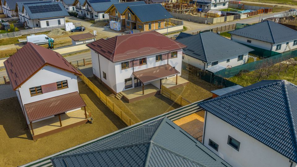 8 room House / Villa for sale