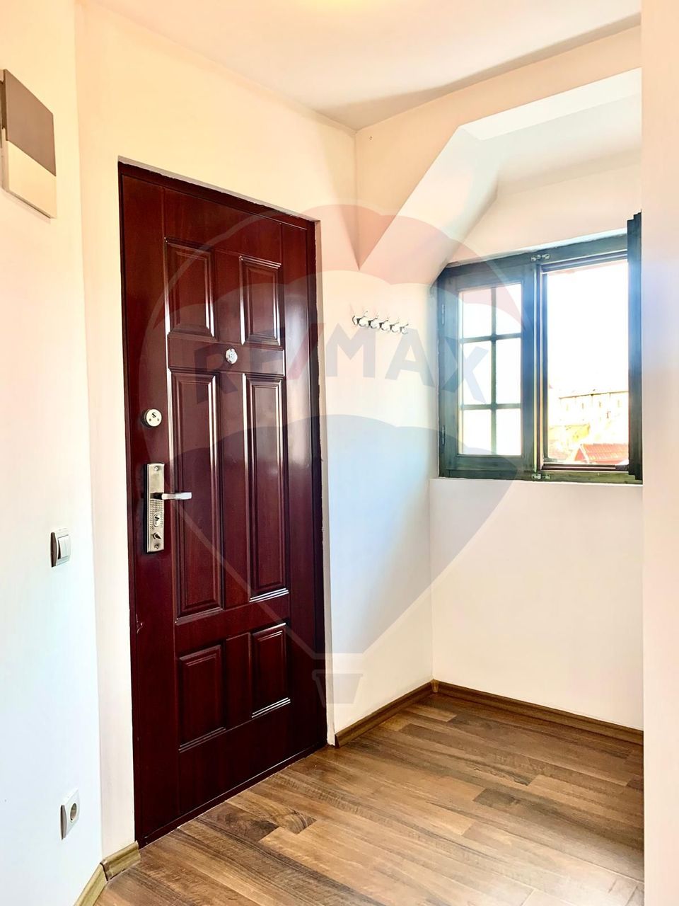 Apartament în zona Centrala, et.1, curte privata.