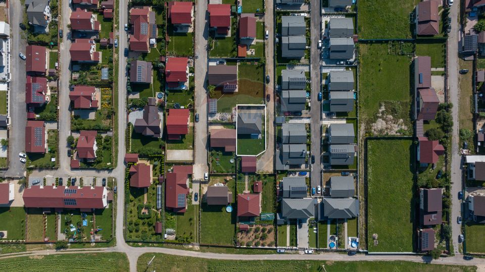 Refugiul tău de lângă Brașov – Casă P+M în cartierul Izvor, Tralungeni