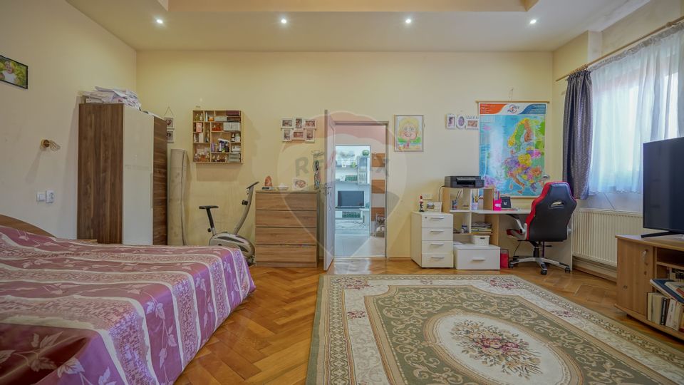 Apartament 3 camere cu acces auto, Centrul Istoric