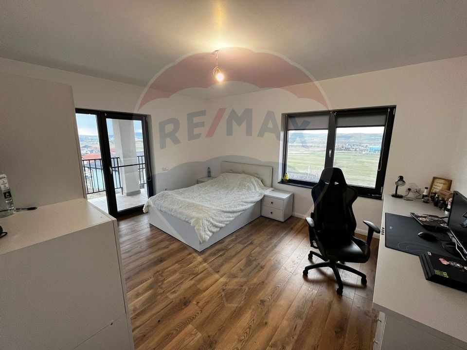 Casă individuală cu 4 dormitoare de vânzare str Planoarelor Dezmir