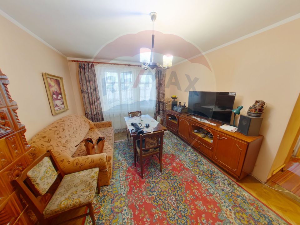 4 room Apartment for sale, Est area