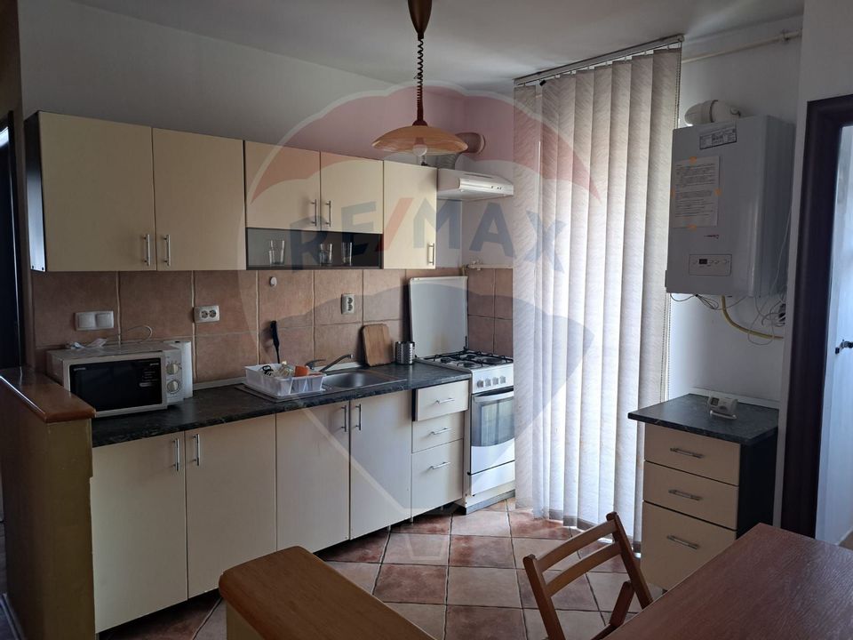 Apartament de închiriat ultracentral , 4 camere,  cu terasa spatioasa