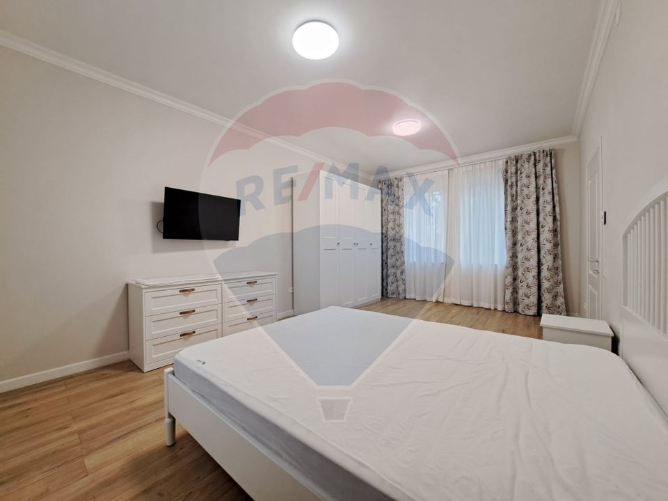 Apartment 4 rooms, parking, central heating, Romana Square - Dacia