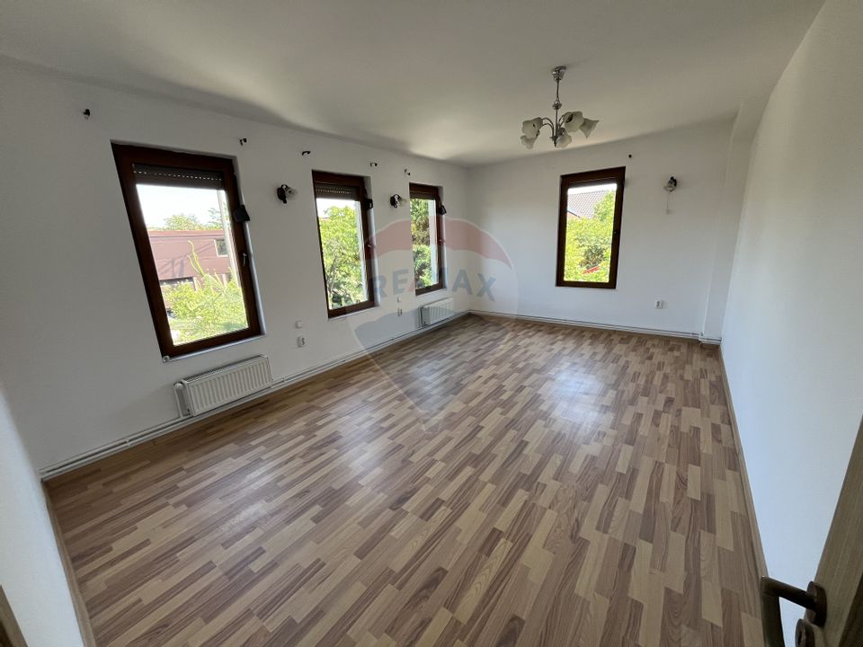 Casă cu 6 camere de vânzare în Pitești