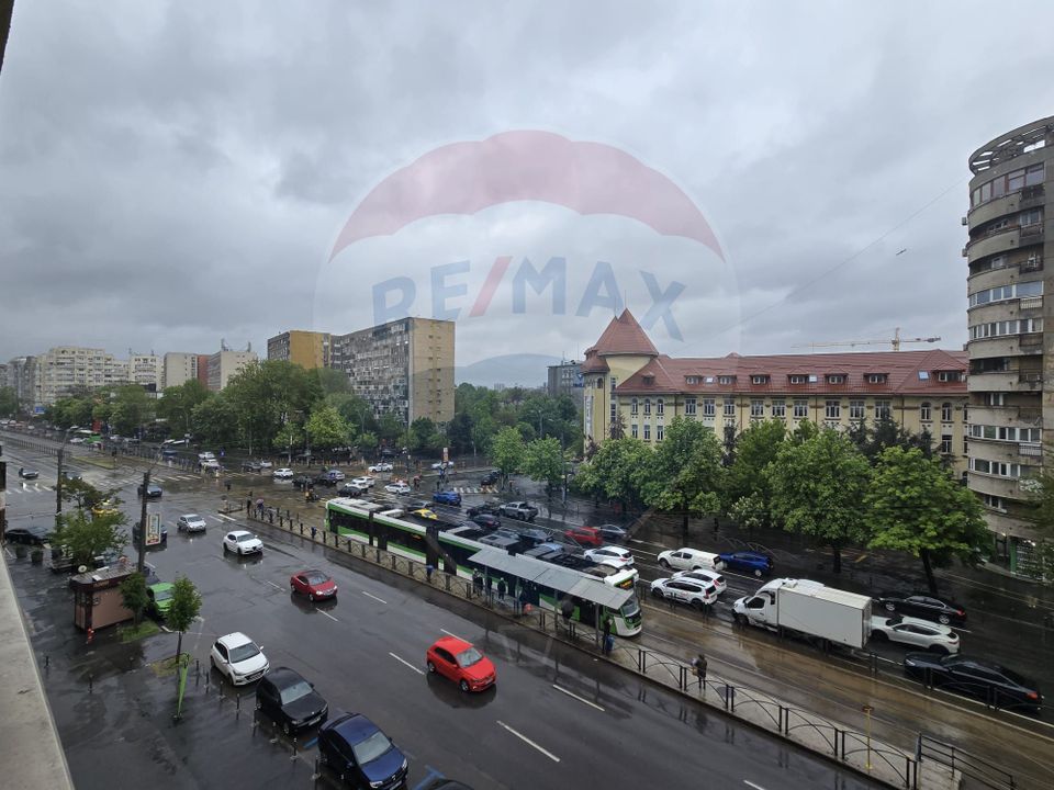 Apartament cu 3 camere de vânzare în zona Bucur Obor
