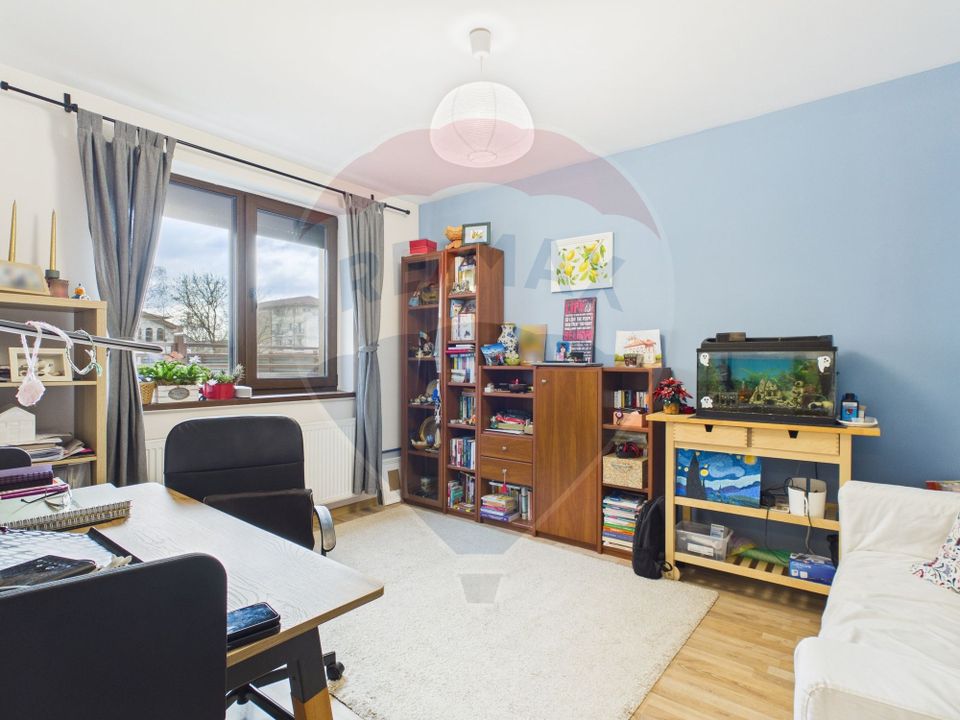 Modern villa 2011, with 5 rooms, 500sqm courtyard and garage