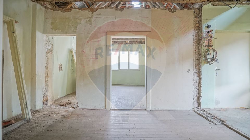 OFERTĂ REZERVATĂ! Casă renovabilă în Schei