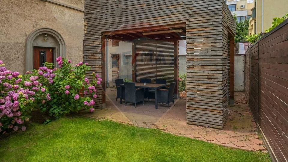 5 room House / Villa for sale, Primaverii area