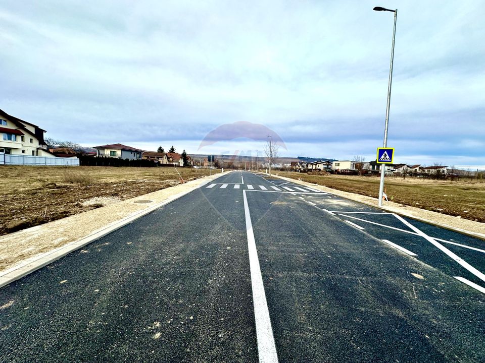 Teren construibil de vanzare in Someseni! Liu!  600 MP