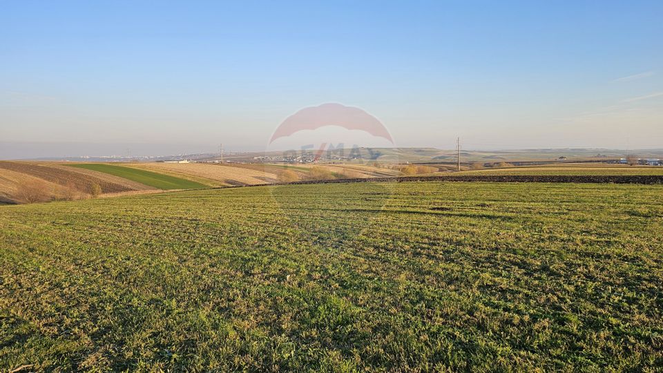 Teren extravilan 10200mp Stroiesti / Soseaua DN17, Suceava