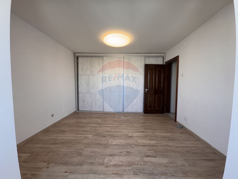 3 room Apartment for sale, Zimbru area