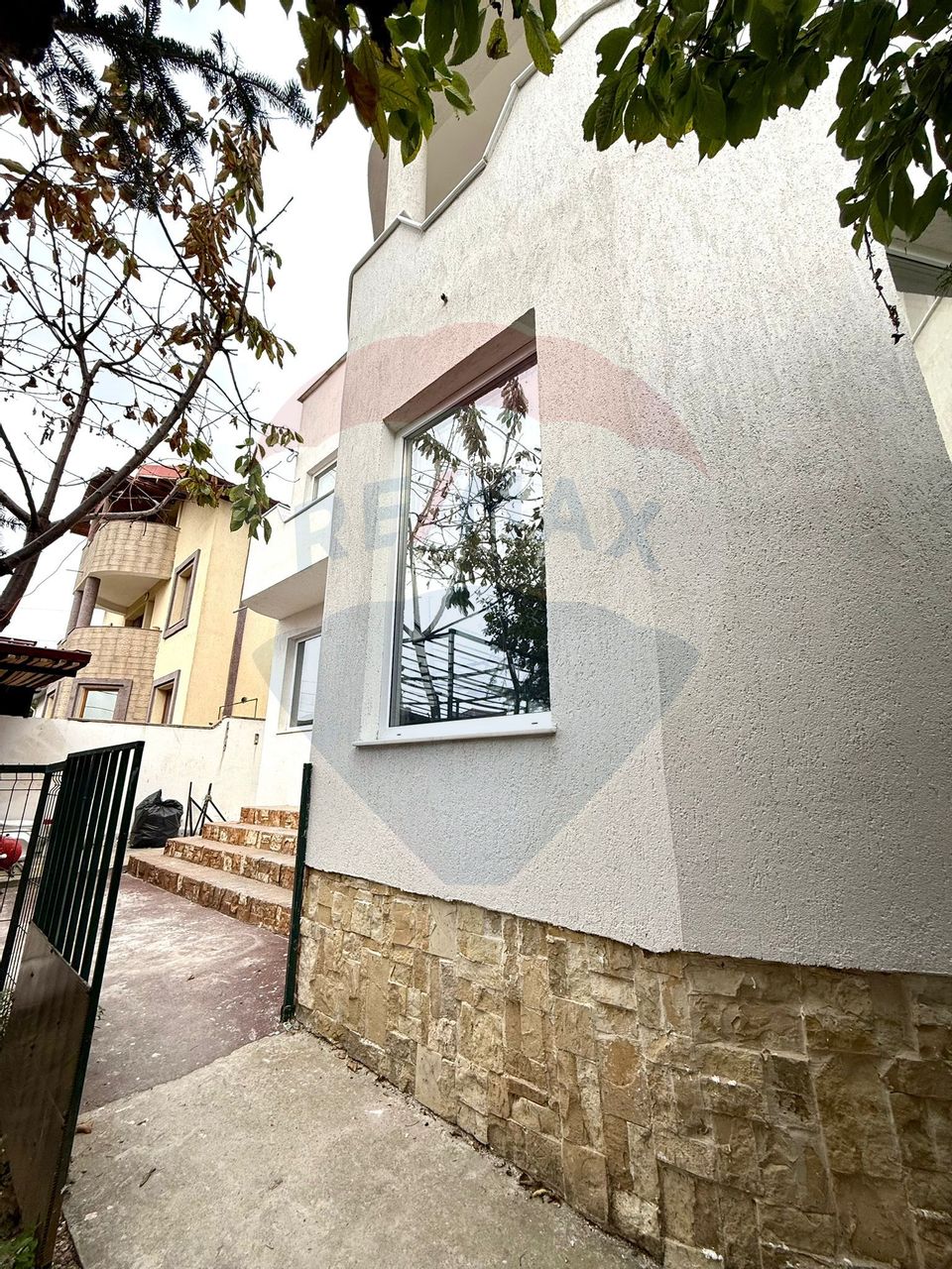 6 room House / Villa for sale, Sud area