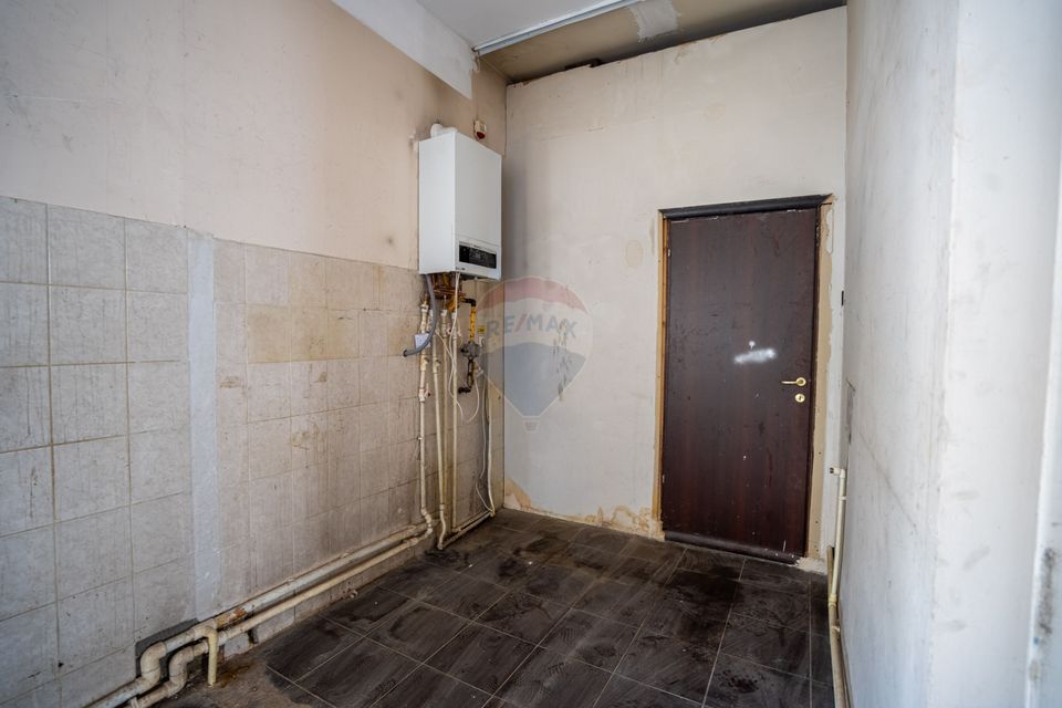 Spațiu comercial de 372 mp parcare 40 locuri + opțiune extindere