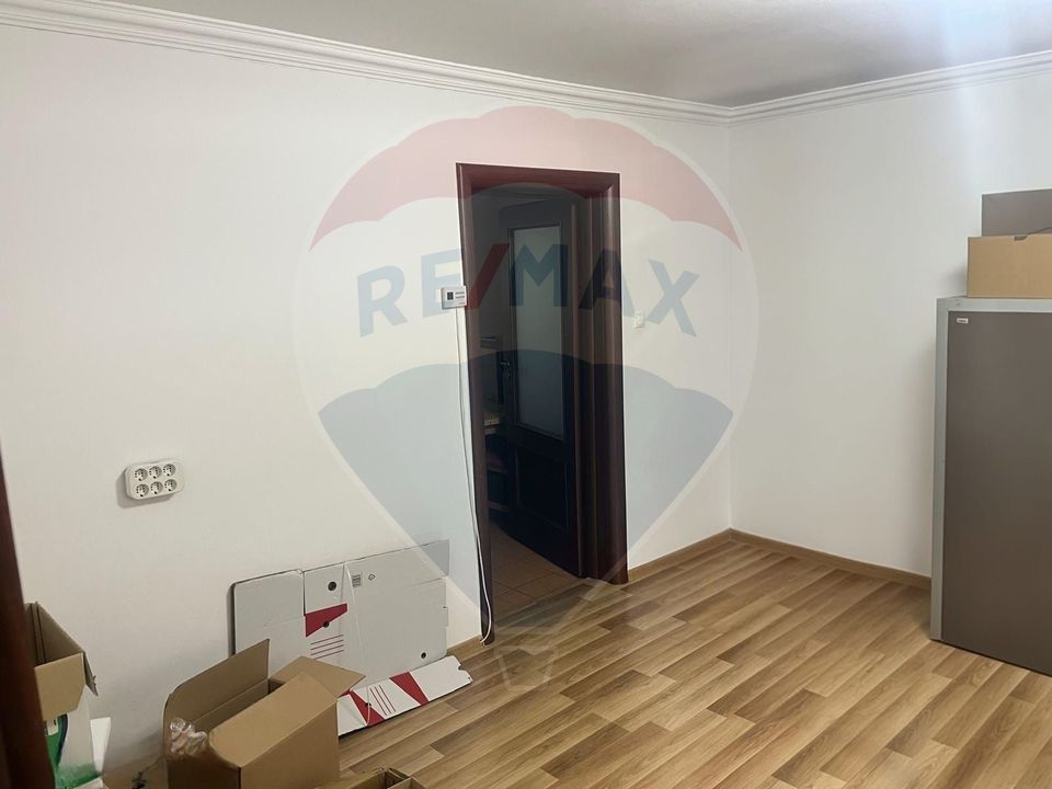 Casă / Vilă cu 4 camere de închiriat în zona Andrei Muresanu