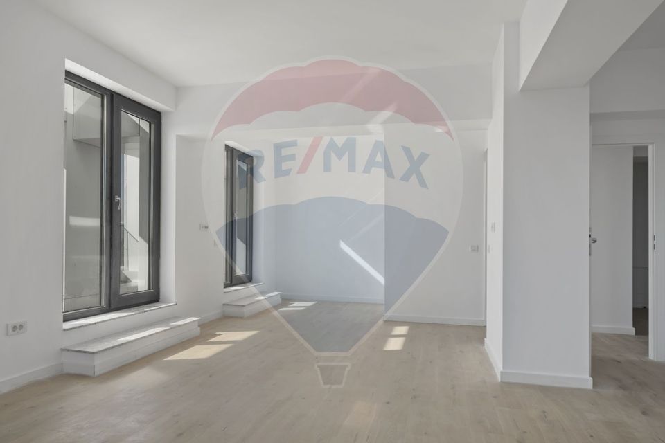 Large 2-room apartment for sale in Pipera area