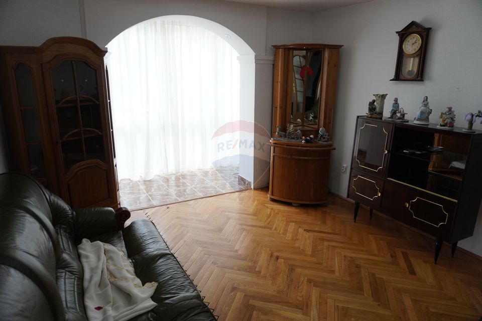4 room Apartment for rent, Central area