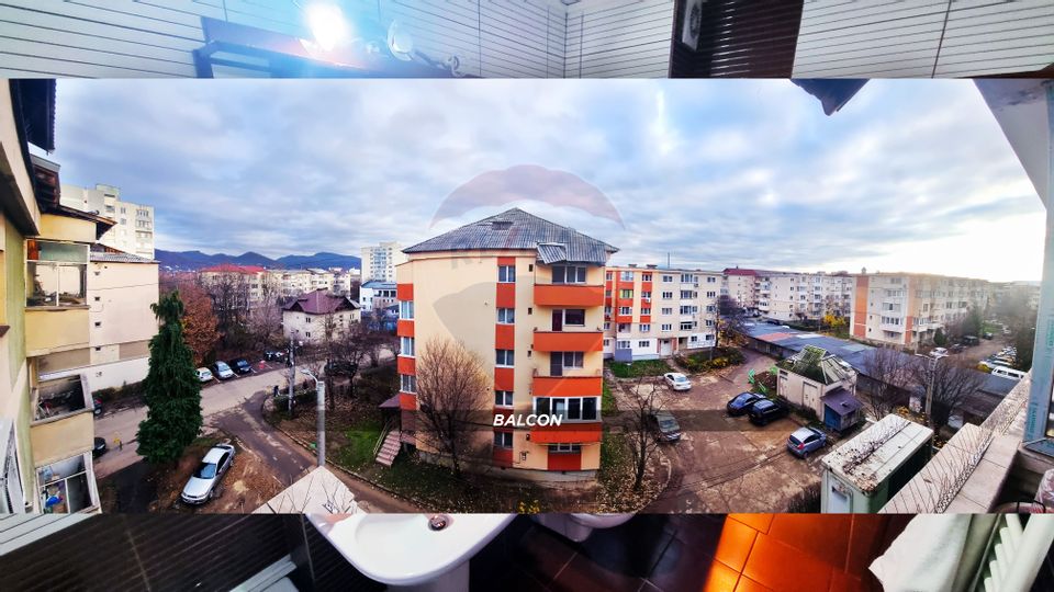 Apartament cu 3 camere de vanzare pe strada Moldovei