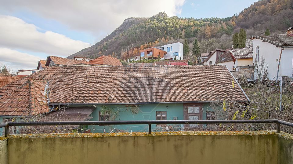 Casă  de inchiriat, Schei