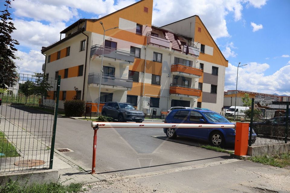 Apartament cu 2 camere de vânzare în zona Tractorul