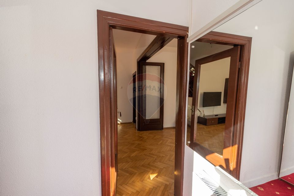 Casa / Vila cu 3 camere de inchiriat strada Pargarilor Stefan cel Mare