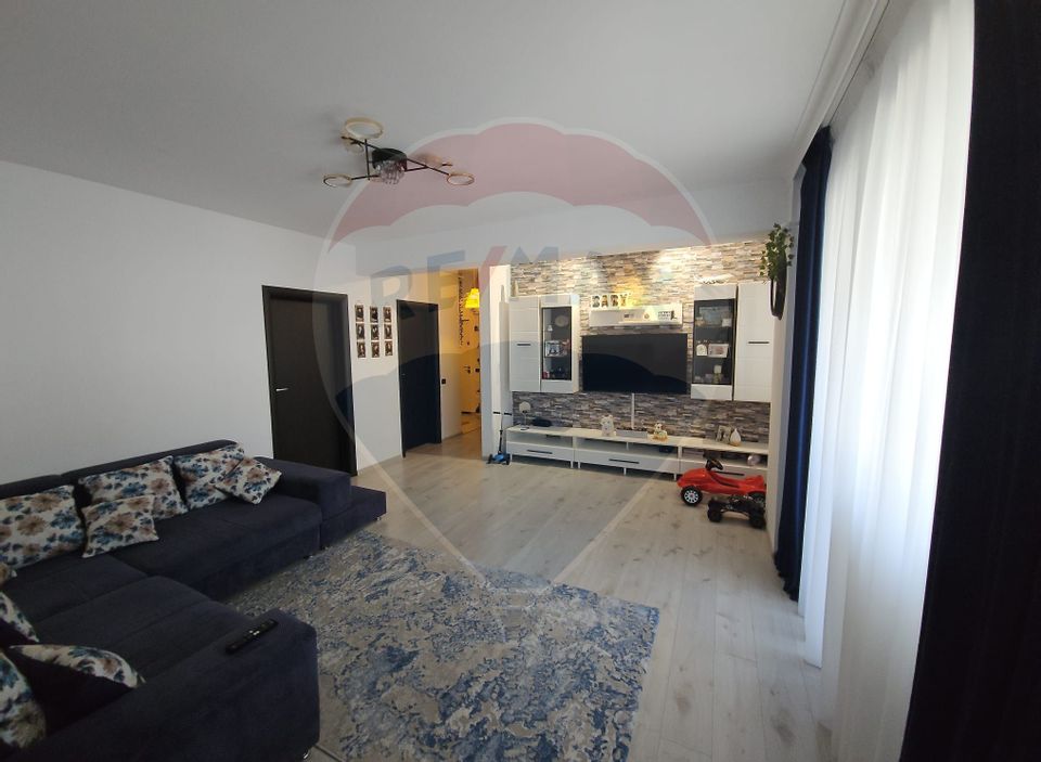 Vanzare apartament 3 camere