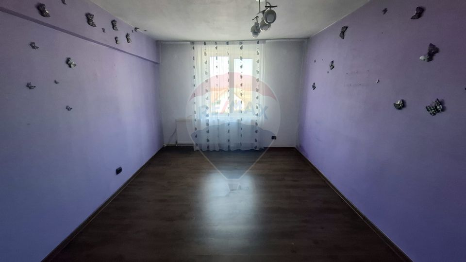 4 room Apartment for sale