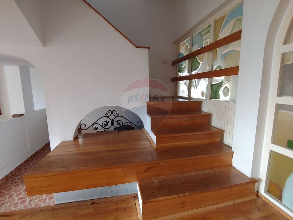 8 room House / Villa for sale