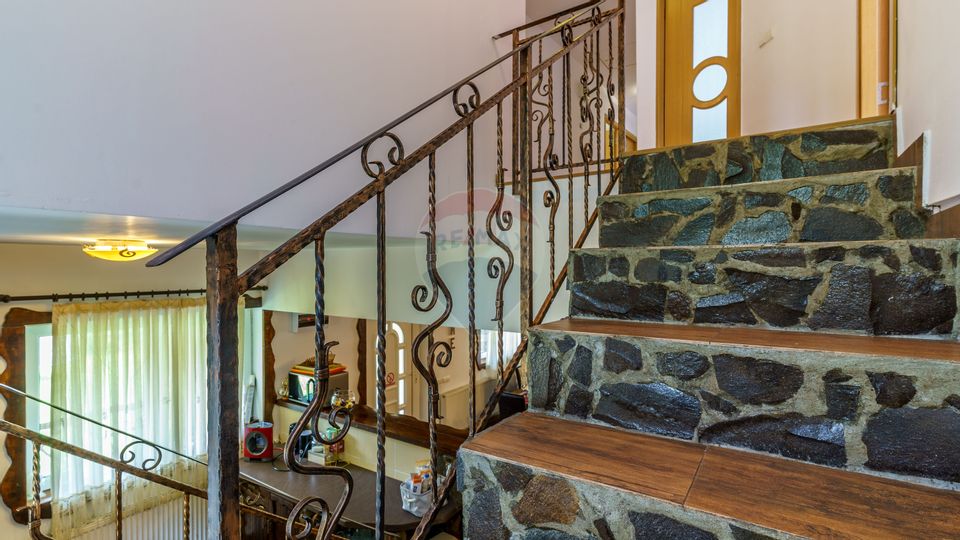 Cabana de vânzare –Mărișel, 10 camere, terasa 41mp, piscină, ciubăr