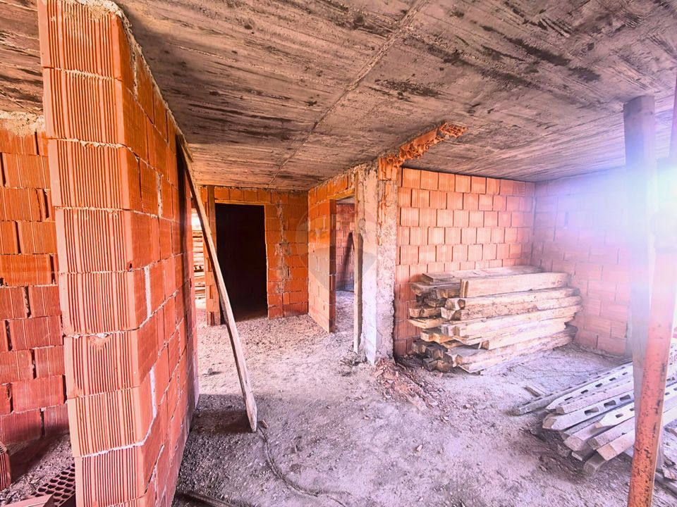 Casă P+M la roșu de vânzare – Tăuții-Măgherăuș