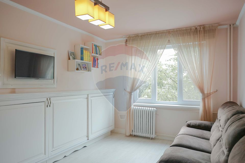 Apartament cu 3 camere de vânzare în zona Dacia