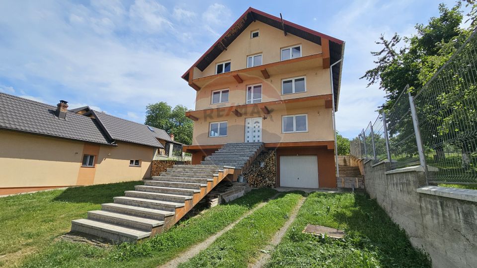 Casă / Vilă cu 12 camere-Sfântu Ilie Vechi, Suceava