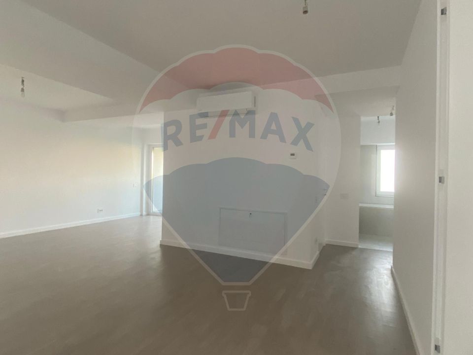 DE VANZARE Apartament cu 3 camere în zona Central/Ploiesti